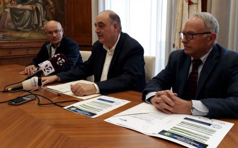 D'esquerra a dreta, Enric Navarro, Joan Carles Solé i Robert Moragues durant la presentació de la jornada. FOTO: CEDIDA.