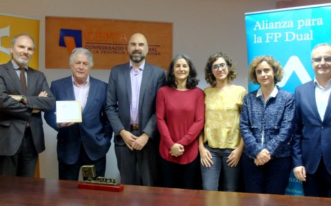 Una imatge de l'acord entre les dues entitats. FOTO: CEDIDA.