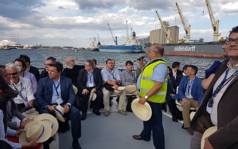 Los asistentes pudieron conocer de cerca el Port de Tarragona. FOTO: CEDIDA.