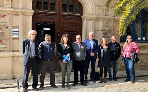 La consellera Jordà reunida amb representants del sector de l'avellana el març passat.