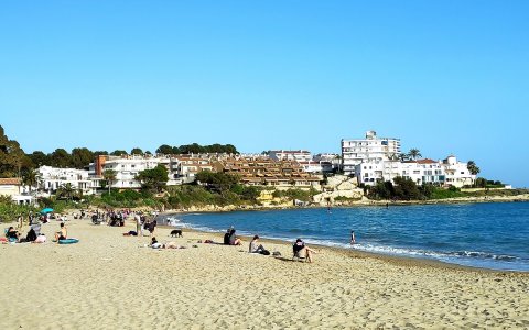 La platja d'Altafulla durant la Setmana Santa. FOTO: CEDIDA.