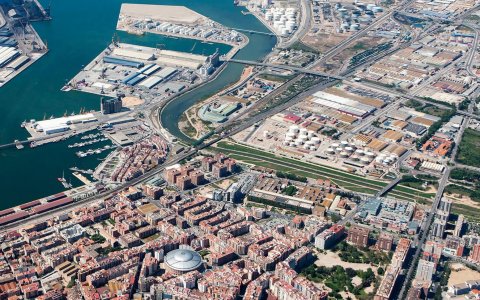El creixement de l'activitat econòmica a Tarragona ve donat per l'impuls de la construcció, l'avenç terciari i, en menys mesura, per la indústria. FOTO: CEDIDA.