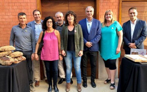 La consellera Jordà amb representants del sector de l'avellana. FOTO: CEDIDA.