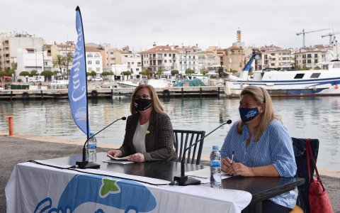 L'alcaldessa Camí Mendoza i la regidora de Turisme, Marta Borràs, durant la presentació de la campanya. idora