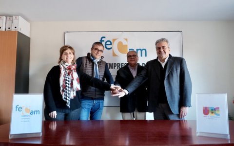 Berta Cabré (coordinadora del Baix Camp de #TotsSomCambra), Enrique Arce (president de la Unió de Botiguers de Cambrils), Victorià Luque (president de feCam) i Jordi Just (presidenciable de #TotsSomCambra).