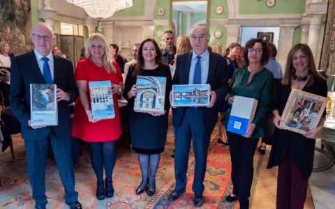 La residència de l’ambaixador d’Espanya va ser el marc escollit pel celler del Molar. FOTO: CEDIDA.