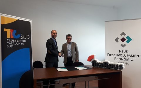 Un moment de la signatura del conveni entre Redessa i el clúster TICSUD. FOTO: CEDIDA.
