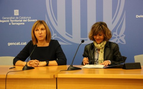 La directora dels Serveis Territorials d'Empresa i Coneixement, Carme Mansilla, i la directora de l'Agència Catalana del Consum, Elisabeth Abad. FOTO: CEDIDA.