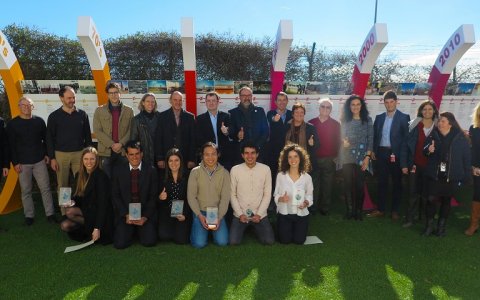 Foto de família dels guanyadors i els responsables de Dow i l'URV. FOTO: CEDIDA.