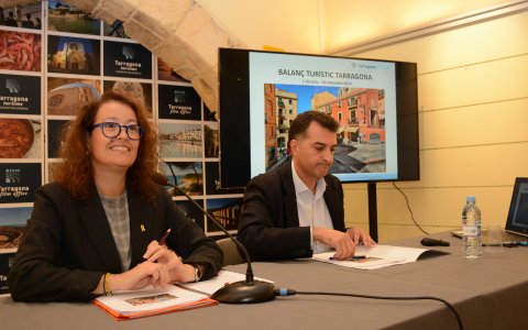 La regidora de Turisme Laura Castel i el gerent del Patronat de Turisme Ángel Arenas. FOTO: CEDIDA.
