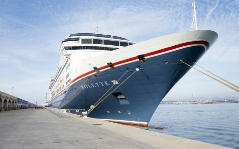 El Bolette, de la companyia Fred Osen Cruise Line, amb 481 passatgers, és el primer creuer que passa per Tarragona des de març de 2020.