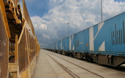 Incrementar el porcentaje de mercancías que viajan por ferrocarril reduce la huella de carbono.