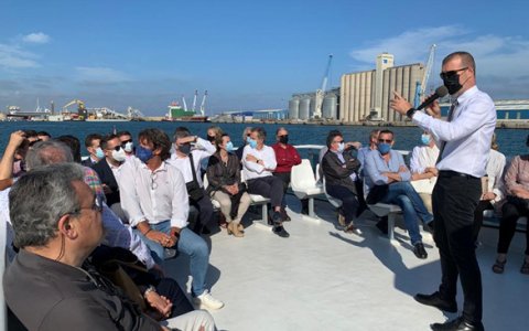 El president de l'APT, Josep M. Cruset, explica la realitat del Port al representants de la Cambra de Reus.