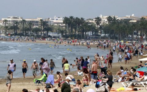 El turisme és un dels sectors que es poden veure més afectats segons els economistes enquestats. FOTO: ACN.