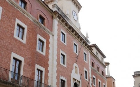 Façana de l'Ajuntament de Tortosa. FOTO: CEDIDA.