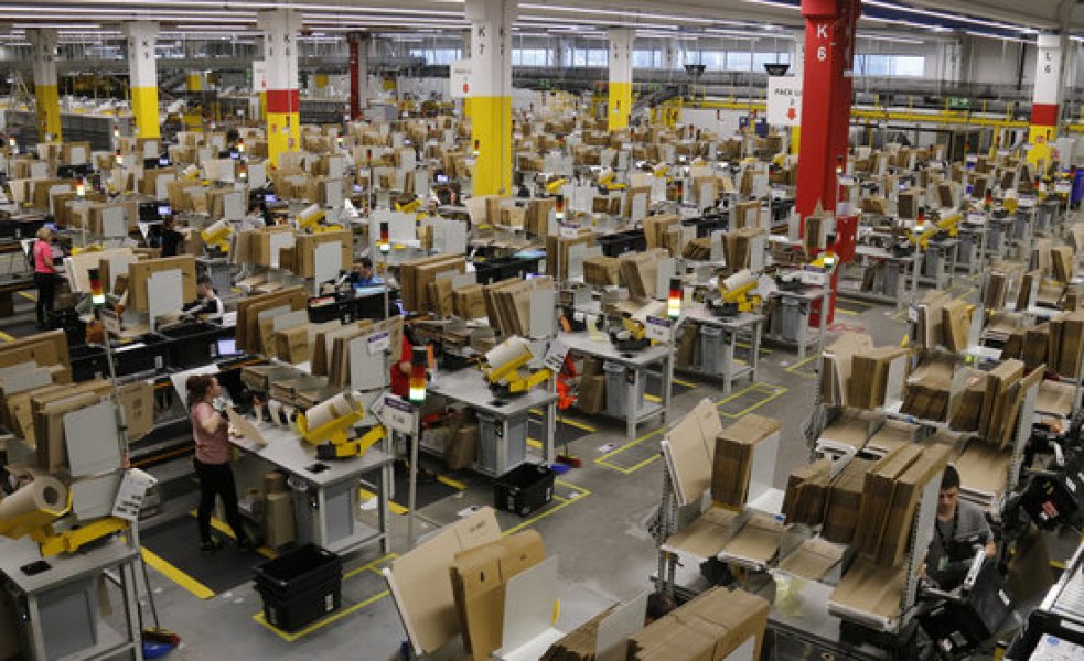 Imatge del centre logístic d'Amazon a El Prat. FOTO: ACN.