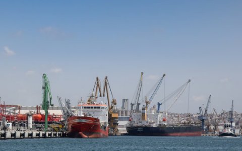 Càrrega de vaixells al Port de Tarragona. FOTO: ACN.