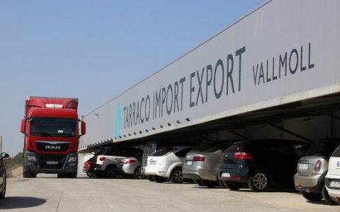 Un camió arriba a les noves instal·lacions de Tarraco Import Export a Vallmoll. FOTO: ACN.