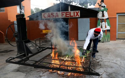 Una calçotada al restaurant Casa Fèlix de Valls. FOTO: ACN.