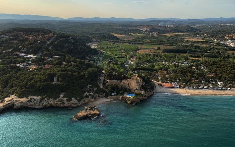 Una imatge aèria del càmping Trillas Platja Tamarit. FOTO: CEDIDA.