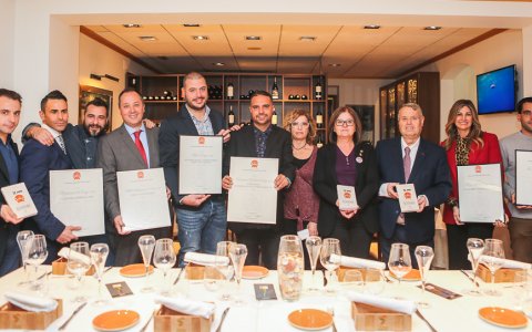 La foto de tots els guardonats durant la presentació de la guia. FOTO: CEDIDA.