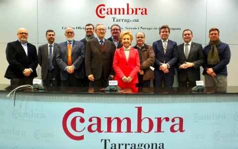 Laura Roigé amb els membres del Comitè Executiu de la Cambra de Comerç de Tarragona. FOTO: CEDIDA.
