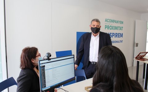 El regidor d'Empresa i Ocupació, Carles Prats, a les instal·lacions del servei a Mas Carandell.