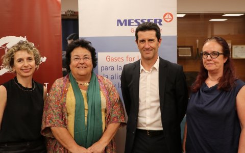 Los representantes del gasista con la rectora de la URV. FOTO: CEDIDA.