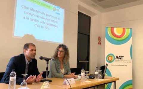 Una imatge d'una de les conferències que s'han celebrat. FOTO: CEDIDA.