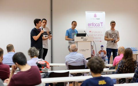 L’Escola TIC, una de les accions del clúster que cada edició agafa més envergadura, permet formar joves en les competències que necessita el sector provocant una elevada inserció laboral. nserció laboral. FOTO: CEDIDA.