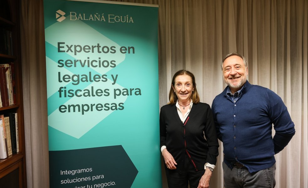 Misericòrdia Borràs i Javier Balañá a la seu de Balañá Eguía de la Plaça Prim de Reus.
