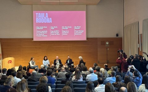 Acte de reconeixement a les empreses i institucions del territori en el cinquè aniversari de la formació dual, celebrat al paranimf del Rectorat de la URV aquest mes de març.