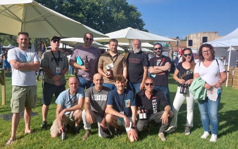 Els 10 elaboradors de cervesa artesanal, presents a la Fira de Cambrils: Ona, Mono Tremendo, Gebrada, Ginesart, Rústica Bufona, Celler de birres 1312, Sister, Boixets, Clandestines i La Renaixença.