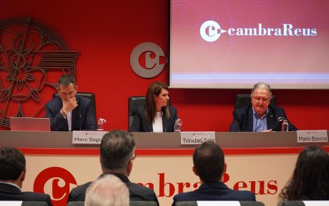 El president de la Comissió d’Energia, Marc Segura; la delegada de Redeia, economia”. Trinidad Sala; i el president de la Cambra de Reus, Mario Basora.