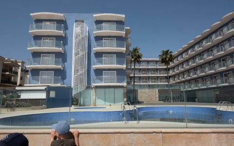 Sin los hoteles de más capacidad abiertos, las cifras absolutas de la destinación seguirán siendo bajas. FOTO: XAVI JURIO.