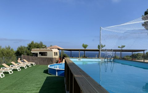 Una de les piscines del càmping Trillas Platja Tamarit. FOTO: CEDIDA.