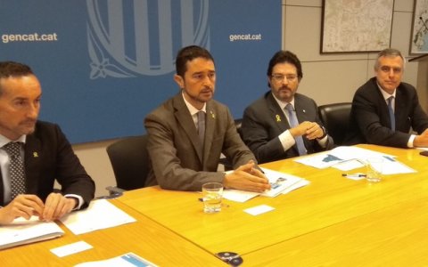 Calvet amb el gerent de Ports de la Generalitat, Joan Pere Gómez i Comes; el secretari d'Infraestructures i Mobilitat, Isidre Gavín; i el director general de Transports i Mobilitat, Pere Padrosa. FOTO: CEDIDA.