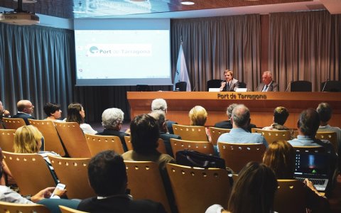 El president del Port de Tarragona, Josep Andreu, ha presentat aquest dimecres el projecte a la comunitat portuària. FOTO: CEDIDA.