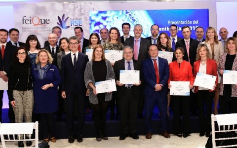Representants de les químiques de Tarragona, després de rebre els reconeixements de la patronal espanyola del sector.