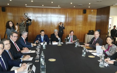 Un moment de la reunió de la ministra d’Indústria, Comerç i Turisme i els membres de l'AMT. FOTO: CEDIDA.