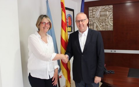 L'alcadessa i el president de la Cambra, satisfets amb l'acord de promoció de la Fira del vi i del cava de Prades. FOTO: CEDIDA.