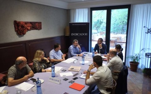 La taula rodona organitzada per l'Indicador i la URV es va celebrar a l'Hostal Sport de Falset.