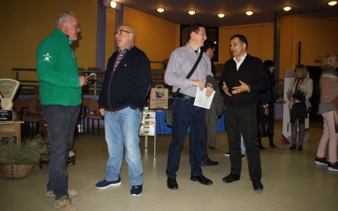 El teixit empresarial d'Altafulla es va trobar ahir al Casal la Violeta per analitzar el sector. FOTO: CEDIDA.
