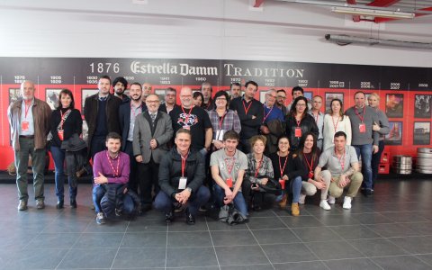 Els establiments que participen a la Ganxet Pinxo han visitat la fàbrica d'Estrella Damm. FOTO: CEDIDA.