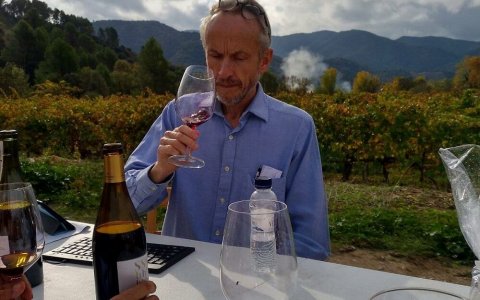 Un moment de la visita del prestigiós periodista enològic Andrew Jefford de la revista Decanter. FOTO: CEDIDA.