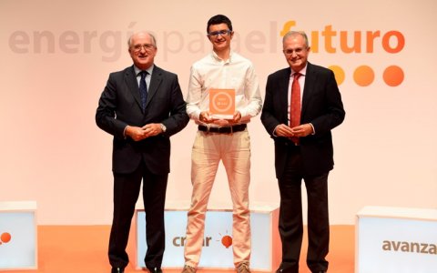 El representant de 'Place to plug' ha rebut el reconeixement de mans del president de Repsol, Antonio Brufau, i el de la Fundació Repsol, Ignacio Egea.