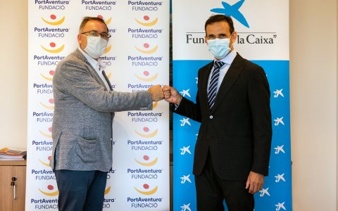 Ramon Marsal, Presidente de la Fundación PortAventura, y Jaume Masana, Director Territorial Catalunya de CaixaBank, han rubricado el acuerdo.
